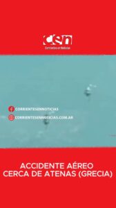 Dos helicópteros de los bomberos griegos en Ática, chocaron mientras combatían un incendio.