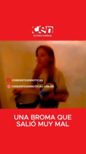 Un hombre hizo una broma y lanzó una bomba de humo hacia su amiga, pero ella se enojó y le arrojó agua hirviendo en la cara, causándole graves quemaduras