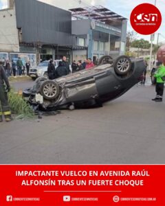 Violento choque y vuelco sobre la avenida Raúl Alfonsín: un herido y gran despliegue de emergencia